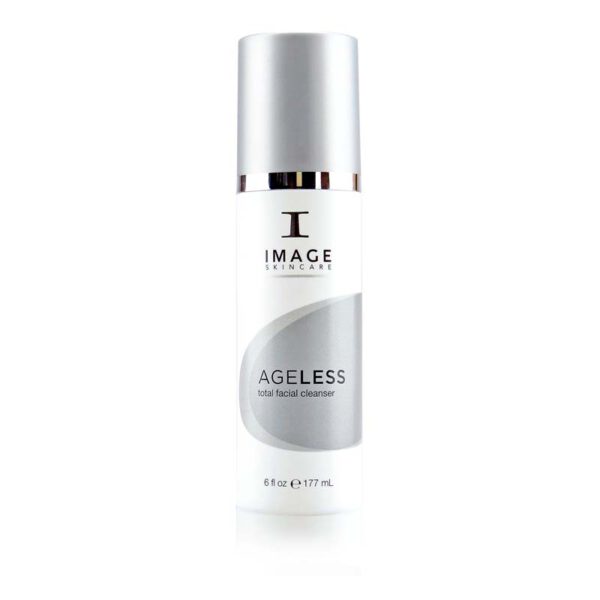 De AGELESS - Total Facial Cleanser van Image Skincare garandeert een grondige reiniging en een zijdezachte huid. Deze cleanser maakt korte metten met verstopte poriën.