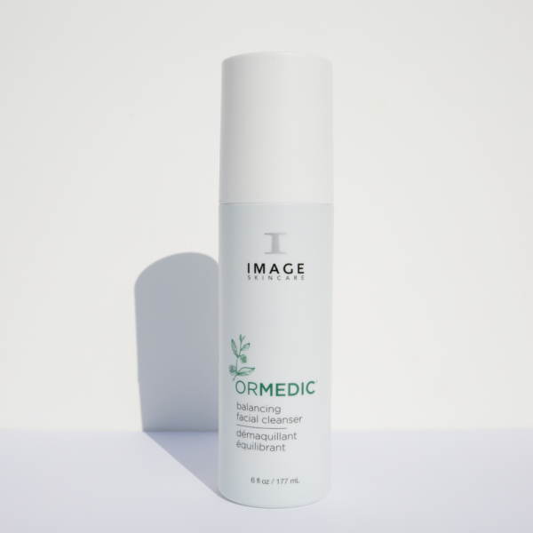 Geniet van een gebalanceerde reiniging met de ORMEDIC - Balancing Facial Cleanser van Image Skincare. De ideale cleanser voor zowel gevoelige als normale huidtypes.